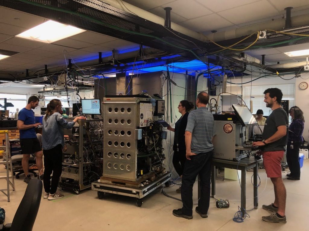Laboratory experiment simulating wildfire chemistry